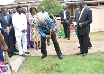 President Mahama cuts sod for Shama glass plant
