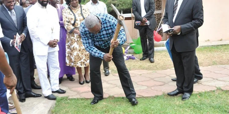 President Mahama cuts sod for Shama glass plant