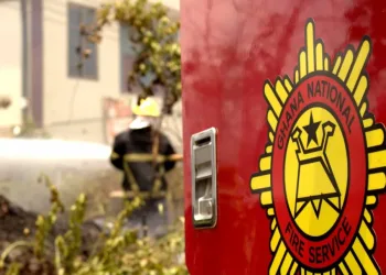 Assin Brasiako: angry residents confront fire officers after house destroyed