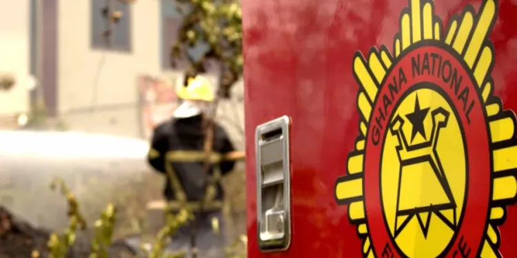 Assin Brasiako: angry residents confront fire officers after house destroyed