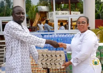Linda Ocloo presents Ramadan food items to Muslim community in Shai-Osudoku