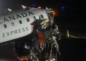 Two pilots die in Air Canada Express plane crash at LaGuardia Airport