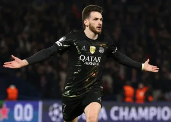 Kvaratskhelia double helps PSG thump Chelsea in