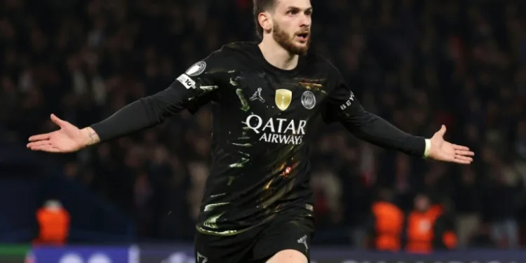 Kvaratskhelia double helps PSG thump Chelsea in