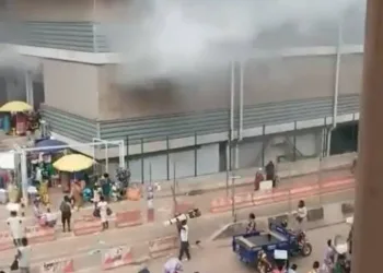 Fire rages through ‘Kejetia Dubai Market’, one shop destroyed, 20 others affected