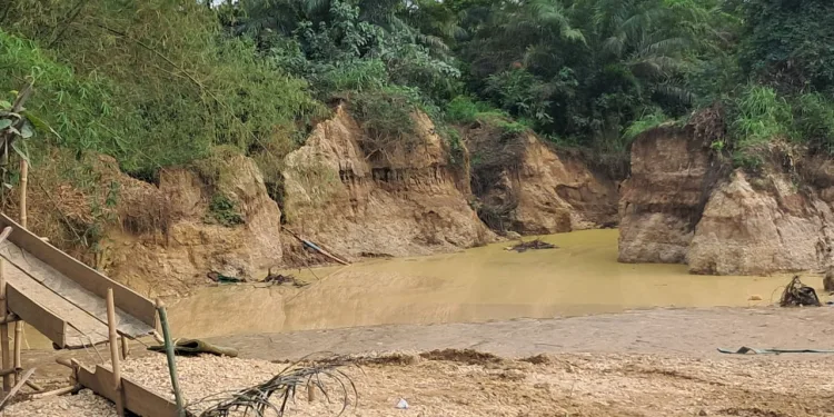 Two confirmed dead, one in critical condition after galamsey pit collapsed at Assin Dansame