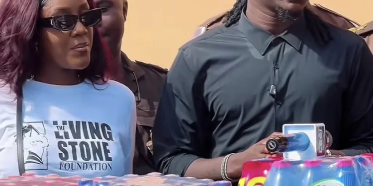 Stonebwoy visits Nsawam Prison, donates items and lifts spirits of inmates