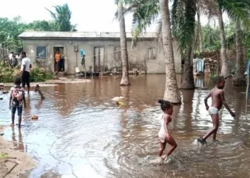 Tidal waves devastate Anloga, leaving hundreds displaced