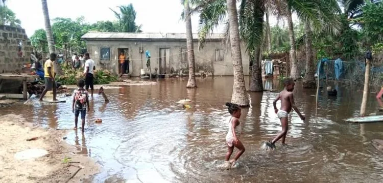 Tidal waves devastate Anloga, leaving hundreds displaced