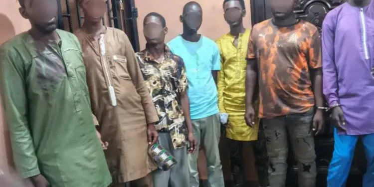 A/R: Police gun down suspected highway robber, arrest 7 others