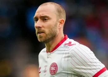Eriksen conscious after collapsing in Denmark game