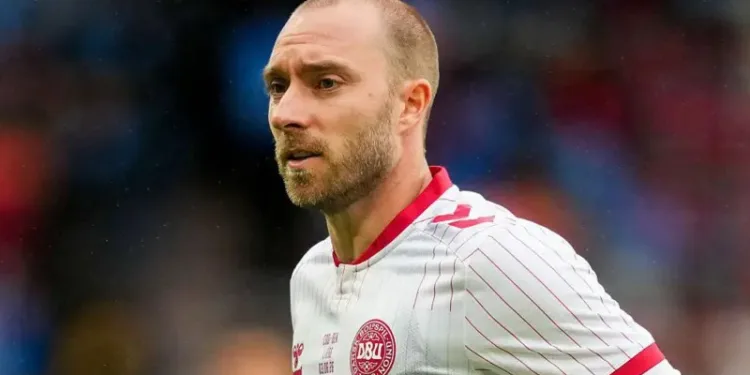 Eriksen conscious after collapsing in Denmark game