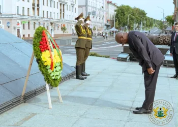 President Mahama arrives in Belarus, lays wreath at Victory Monument