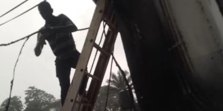 New Asankrangwa court building catches fire, GNFS intervenes