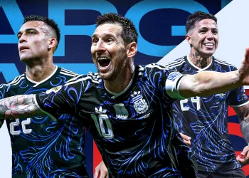 Argentina stun England with late comeback to reach World Cup final