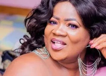 Mercy Asiedu pledges GH¢50K towards kidney surgery of veteran Kumawood actor