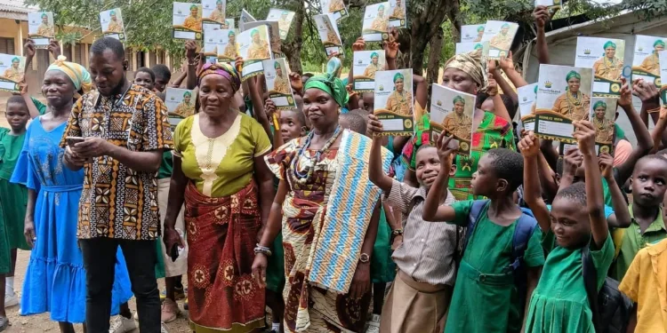 Mamaga Afi Yakagbe III donates educational materials to Fodzoku R/C basic school