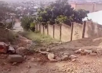 Pokuase Ridge East residents petition Ga North MCE over deplorable roads, threaten protest after 14 days