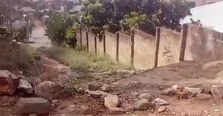 Pokuase Ridge East residents petition Ga North MCE over deplorable roads, threaten protest after 14 days