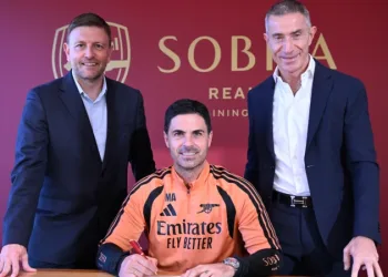 Arteta signs new contract with champions Arsenal